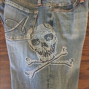 Anoname Jeans with skull perfect details and perfect for this time of year